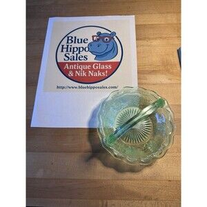 VTG Westmoreland Green Uranium (Vaseline) Glow Small Glass Basket Grape Design